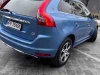używany Volvo XC60 2.0 306km niebieski 2015r. jasne skóry szyberdach