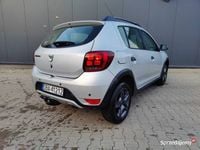 Używany Dacia Sandero Stepway 90 KM (66 kW) 2017 Srebrny Hatchback