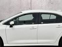 używany Toyota Corolla 1.8dm 98KM 2022r. 63 499km