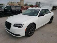 używany Chrysler 300C 3.6dm 292KM 2022r. 5 500km