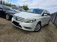 Używany Mercedes B180 109 KM (80 kW) 2013 Biały Minivan