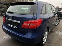 Używany Mercedes B180 122 KM (89 kW) 2012 Niebieski Minivan