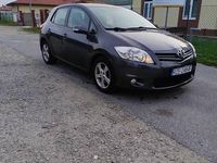 używany Toyota Auris niski przebieg automatyczna skrzynia