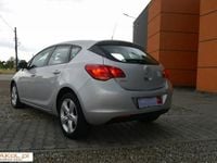 Używany Opel Astra 115 KM (84 kW) 2010 Srebrny (metalik) Sedan/Limuzyna