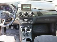 Używany Mercedes B180 2013 Czarny Minivan