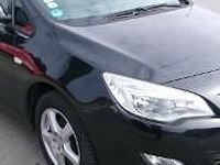 Używany Opel Astra 101 KM (74 kW) 2012 Czarny Sedan/Limuzyna