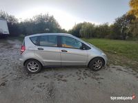 Używany Mercedes 180 2005 Srebrny Sedan/Limuzyna