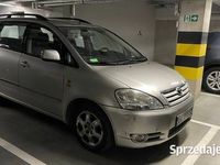 używany Toyota Avensis Verso 