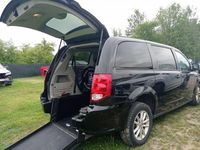 używany Dodge Grand Caravan przystosowany do przewozu osoby niepełnosprawnej na wózku