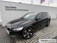 Używany Volvo V60 CC 197 KM (144 kW) 2024 Czarny Kombi