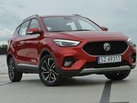 Używany MG ZS 106 KM (77 kW) 2023 Czerwony Sedan/Limuzyna