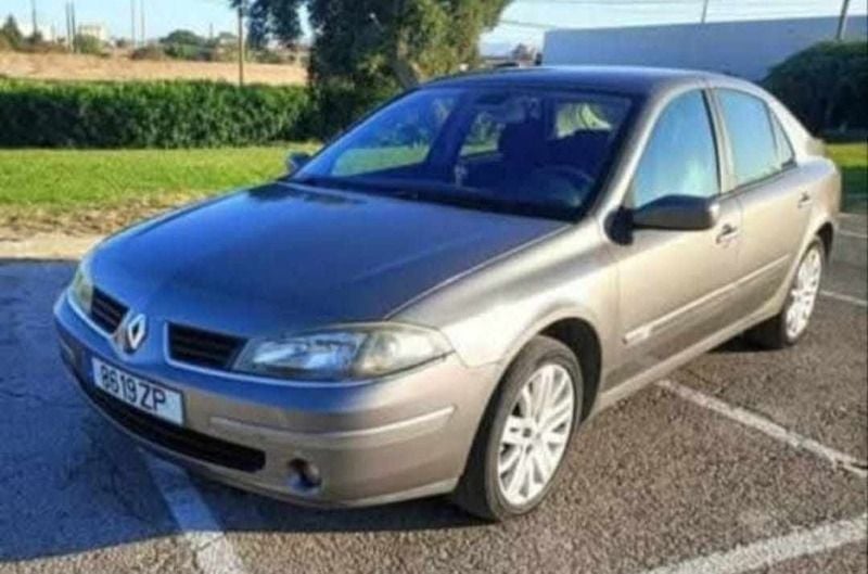 Cinzento Usado 2005 Renault Laguna II Citadino | € 2.750 (Preço justo) - Imagem 1/4