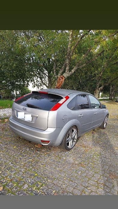 Usado Ford Focus 109 HP (80 kW) 2005 Sedan