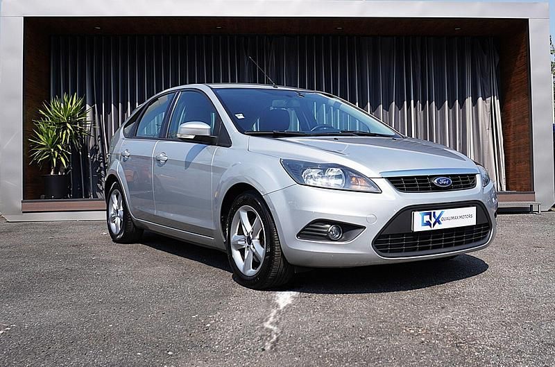 Cinza Usado 2010 Ford Focus Trend | € 7.490 (Preço justo) - Imagem 1/4