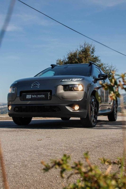 Usado Citroën C4 Cactus 82 HP (60 kW) 2014 Cinzento Citadino