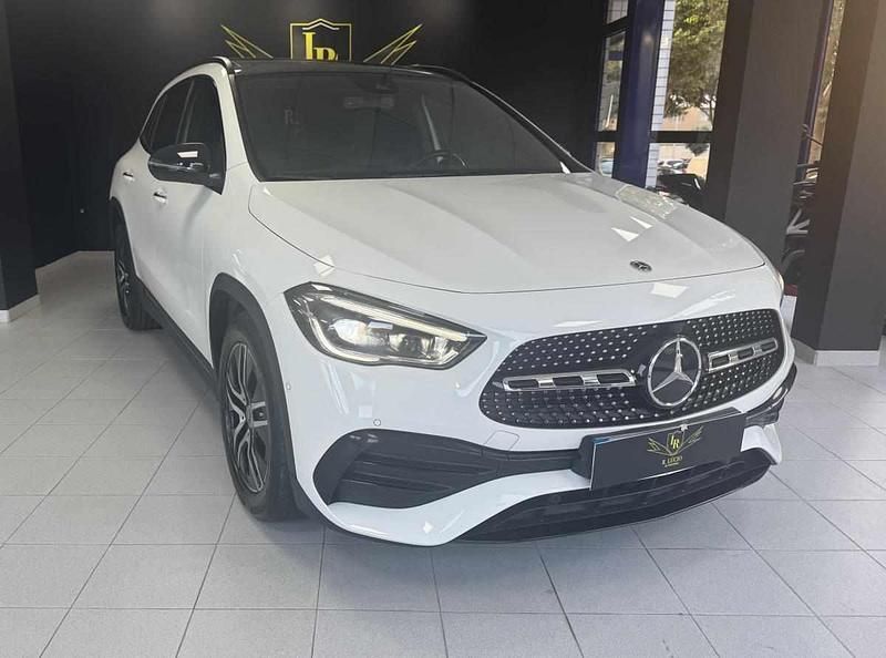 Branco Usado 2022 Mercedes GLA200 AMG line SUV | € 41.500 - Imagem 1/4