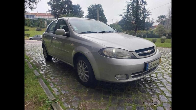 Cinzento Usado 2005 Chevrolet Lacetti Citadino | € 2.550 - Imagem 1/4