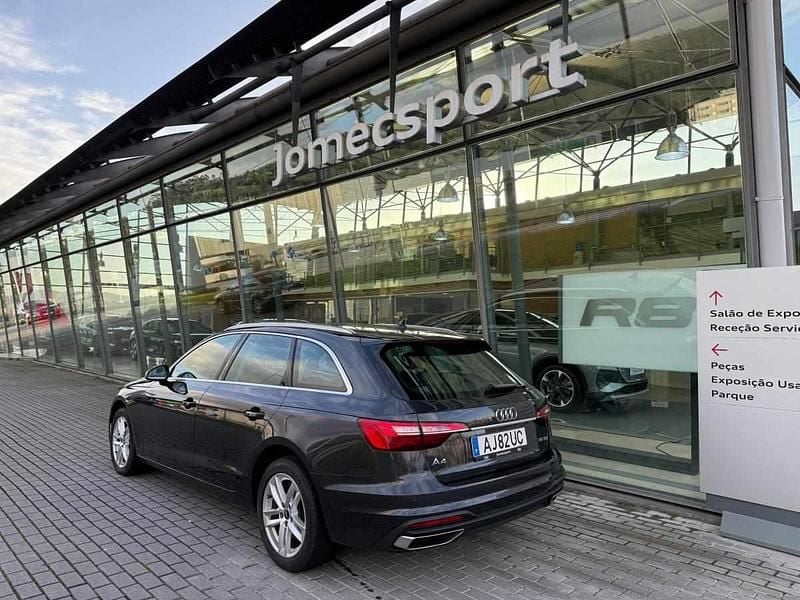 Usado Audi A4 136 HP (100 kW) 2021 Cinzento Carrinha