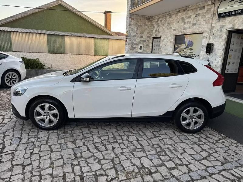 Usado Volvo V40 Momentum 115 HP (84 kW) 2014 Branco Citadino