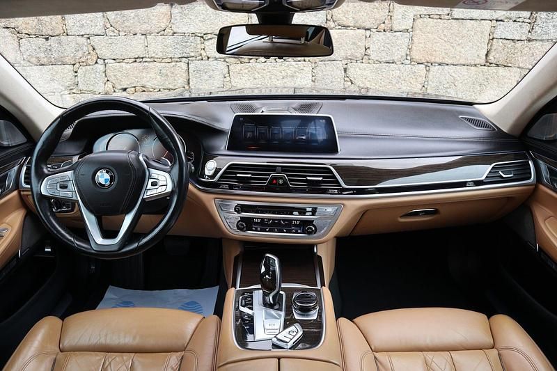 Usado BMW 730 Efficient Dynamics 265 HP (194 kW) 2017 Cinza Sedan