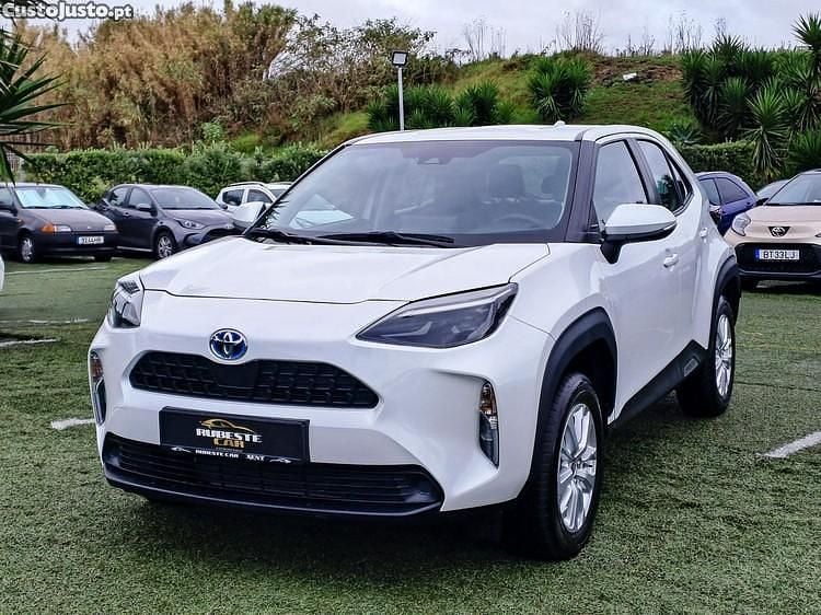 Branco Usado 2024 Toyota Yaris Cross Plus SUV | € 27.499 - Imagem 1/1