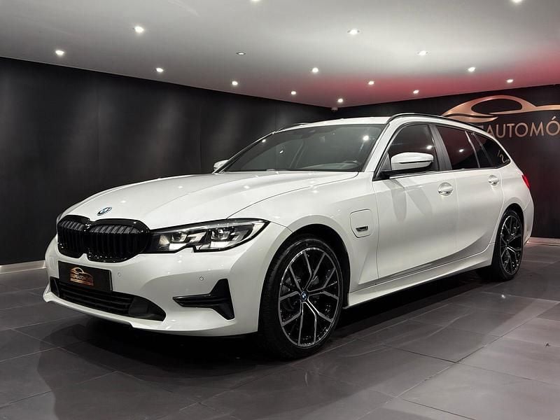 Branco Usado 2022 BMW 320 Sport Line Carrinha | € 27.500 - Imagem 1/4
