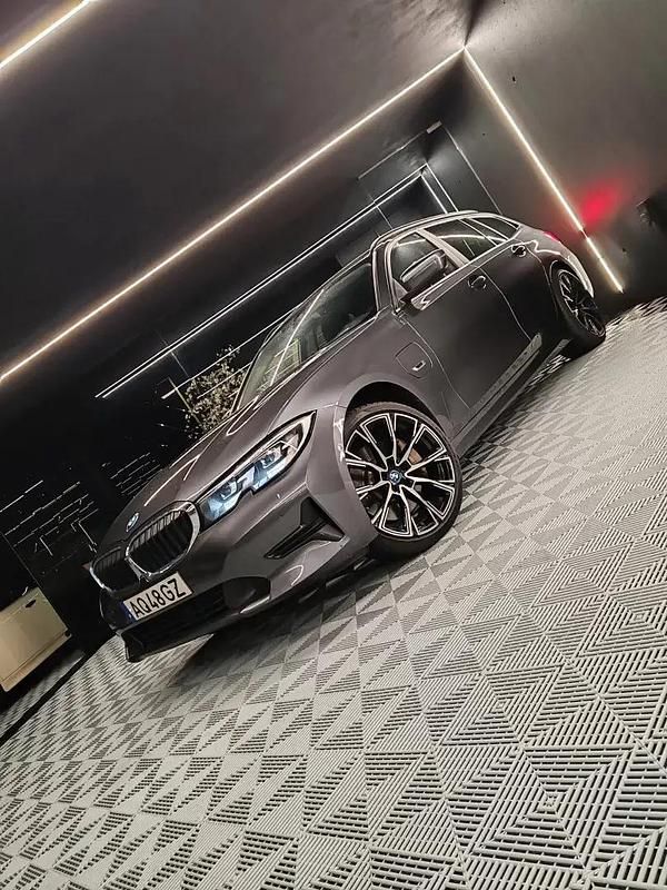 Usado BMW 330e 292 HP (214 kW) 2022 Cinza Carrinha