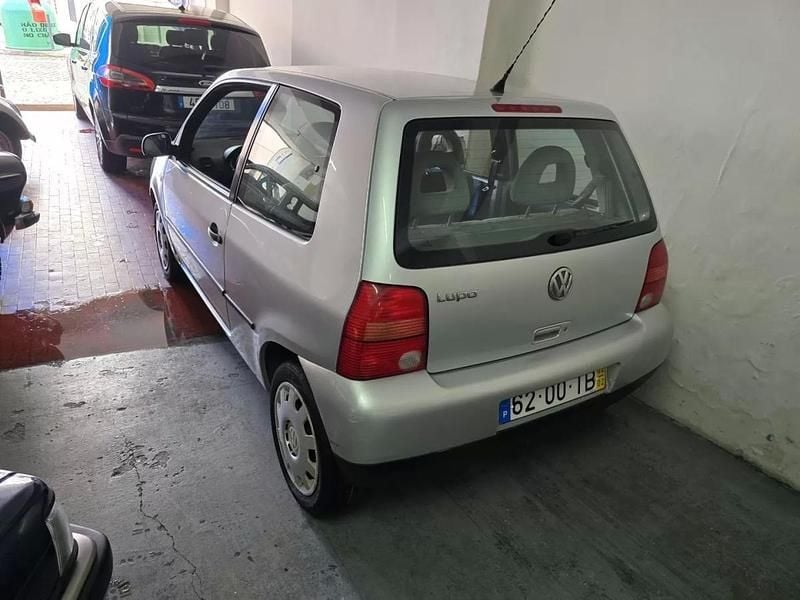Usado VW Lupo 50 HP (36 kW) 2002 Cinzento prata metalizado Citadino