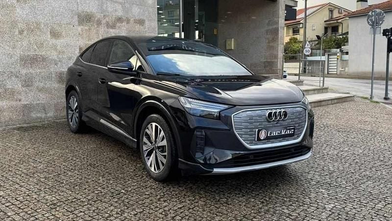 Usado Audi Q4 e-tron S-Line 150 kW (204 HP) 2022 Preto SUV