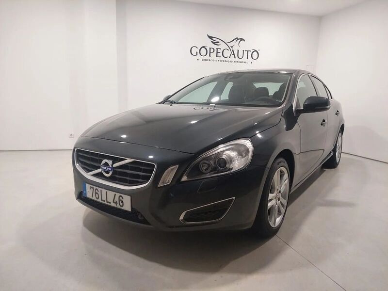 Cinzento Usado 2011 Volvo V60 Carrinha | € 7.750 - Imagem 1/4