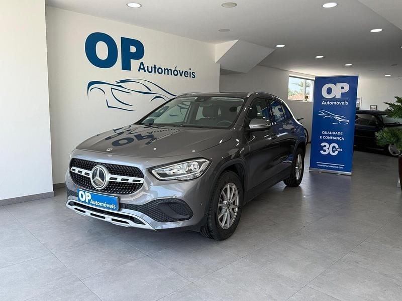 Cinza Usado 2022 Mercedes GLA180 Style SUV | € 38.950 - Imagem 1/4