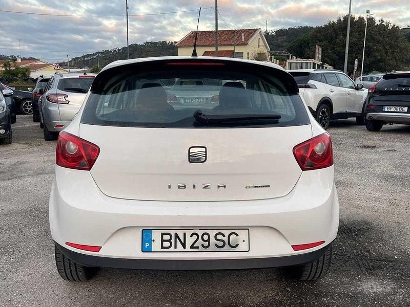 Usado Seat Ibiza 4You 75 HP (55 kW) 2010 Branco Sedan
