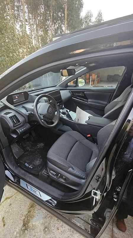Preto Usado 2023 Toyota bZ4X SUV | € 30.500 - Imagem 1/4