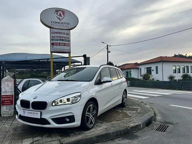 Branco Usado 2017 BMW 214 Gran Tourer Advantage Monovolume | € 12.900 - Imagem 1/4