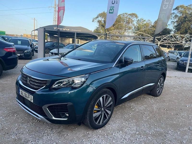 Usado Peugeot 5008 Allure 120 HP (88 kW) 2017 Verde Monovolume