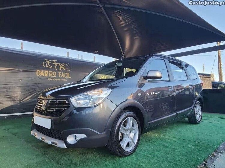 Usado Dacia Lodgy Stepway 115 HP (84 kW) 2022 Outra Monovolume