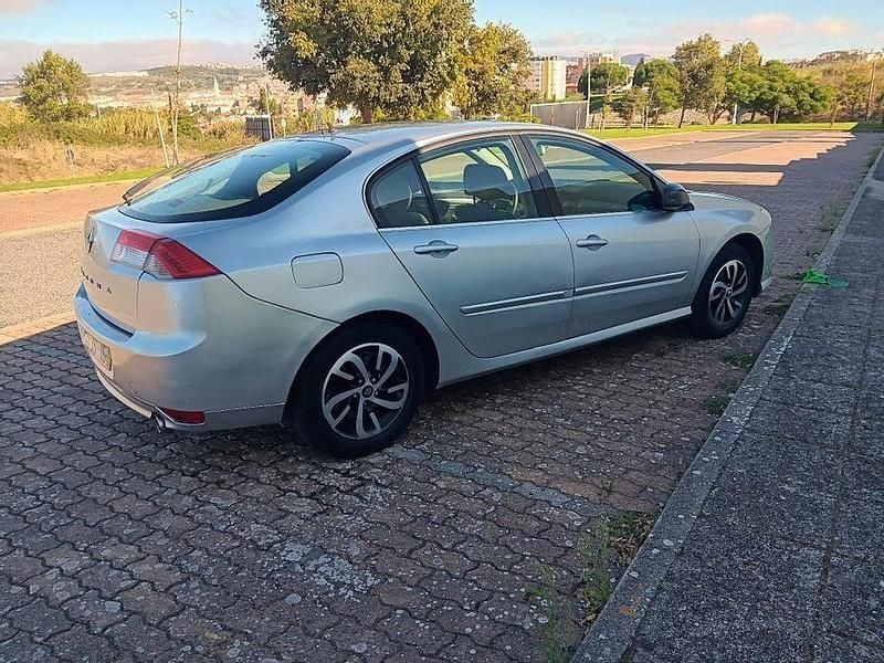 Usado 2010 Renault Laguna III Sedan | € 3.300 (Bom preço) - Imagem 1/4