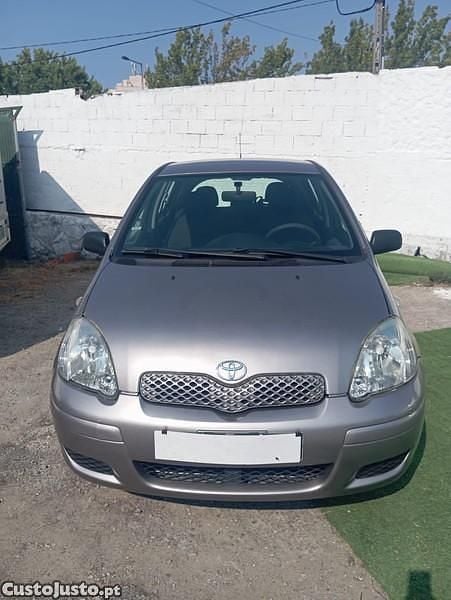 Cinza Usado 2004 Toyota Yaris | € 3.480 (Preço justo) - Imagem 1/1