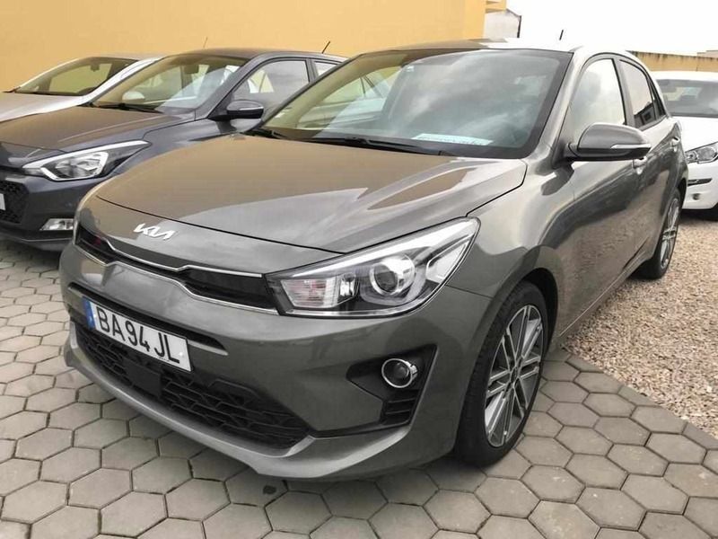 Usado Kia Rio 100 HP (73 kW) 2023 Verde Citadino