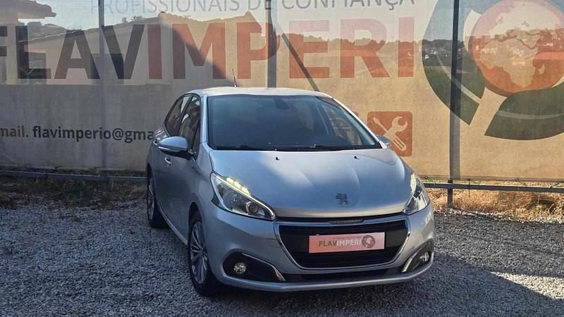 Cinzento Usado 2016 Peugeot 208 Citadino | € 9.600 (Preço justo) - Imagem 1/4