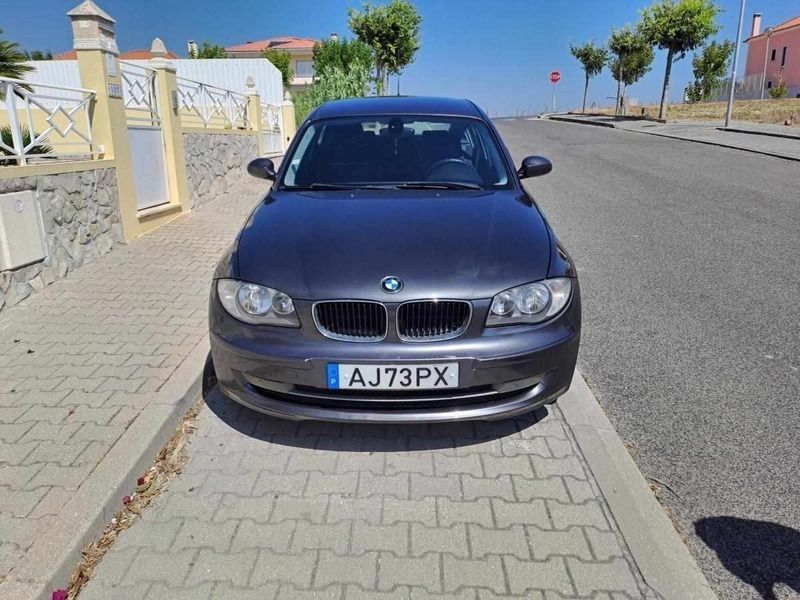 Cinzento Usado 2008 BMW 118 Citadino | € 9.550 (Preço justo) - Imagem 1/4