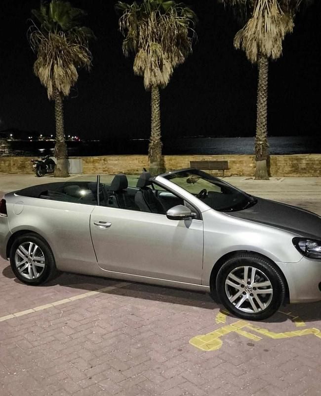 Usado VW Golf Cabriolet 105 HP (77 kW) 2011 Cinzento Cabrios