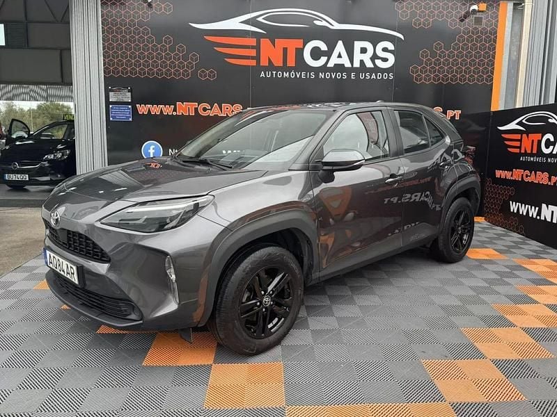 Cinzento Usado 2022 Toyota Yaris Cross Comfort SUV | € 24.900 - Imagem 1/4