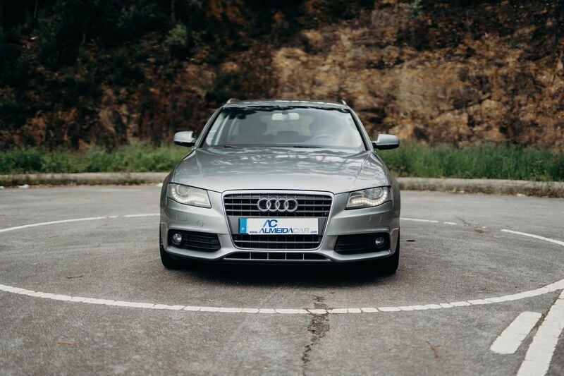 Cinza Usado 2009 Audi A4 S-Line Sedan | € 10.990 (Preço justo) - Imagem 1/4