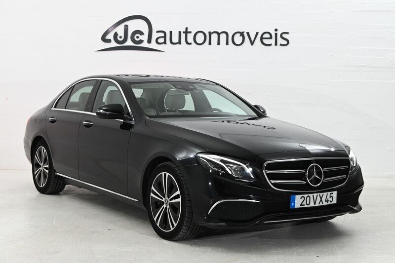 Preto Usado 2019 Mercedes E400 Avantgarde Sedan | € 49.900 - Imagem 1/4