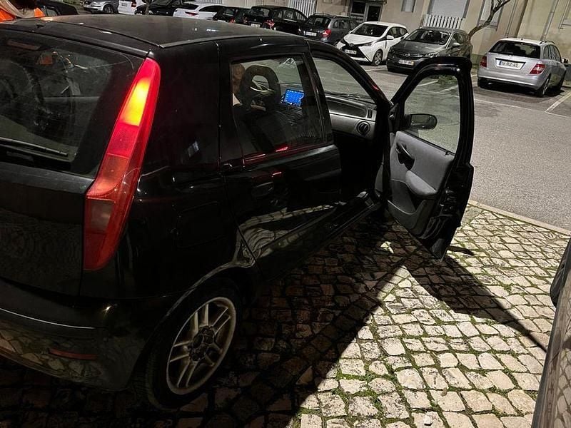 Usado Fiat Punto 80 HP (58 kW) 2004 Citadino