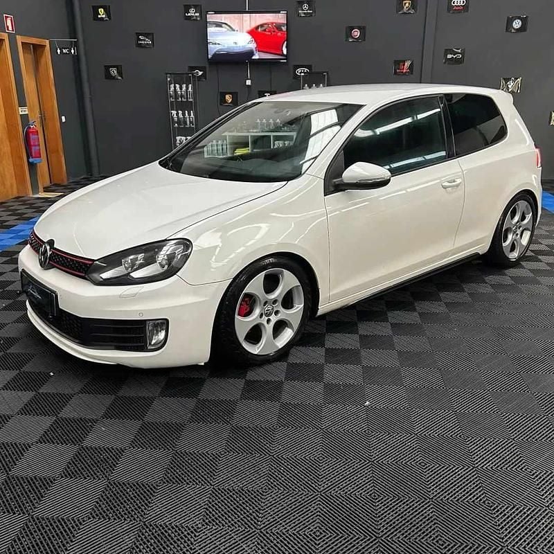 Branco Usado 2011 VW Golf VI GTI Citadino | € 14.000 (Bom preço) - Imagem 1/4