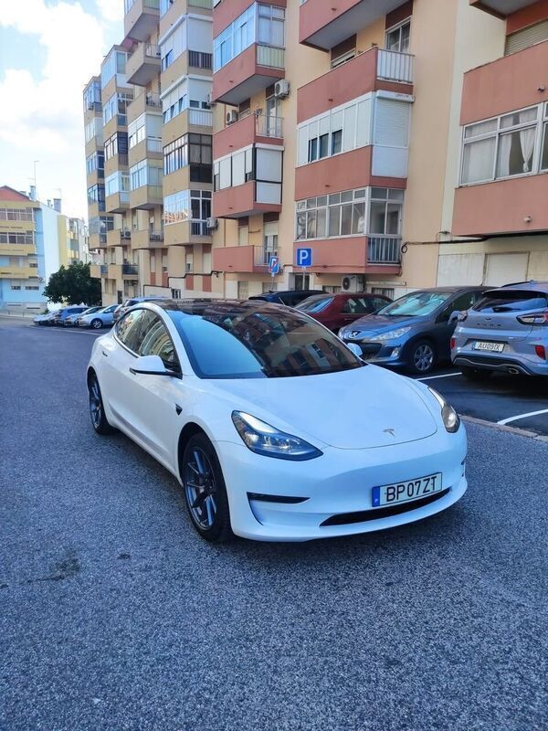 Branco Usado 2022 Tesla Model 3 Long Range Sedan | € 33.000 - Imagem 1/4