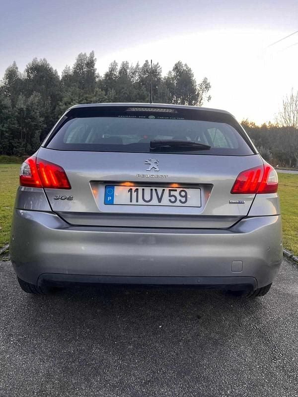 Usado Peugeot 308 120 HP (88 kW) 2014 Cinzento Citadino