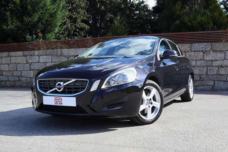 Preto Usado 2011 Volvo S60 Momentum Sedan | € 9.600 - Imagem 1/4